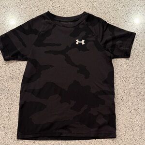 Under Armour Kids Black and Gray Camo Tee